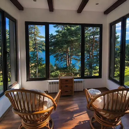 Holiday home лунен залив Dospat