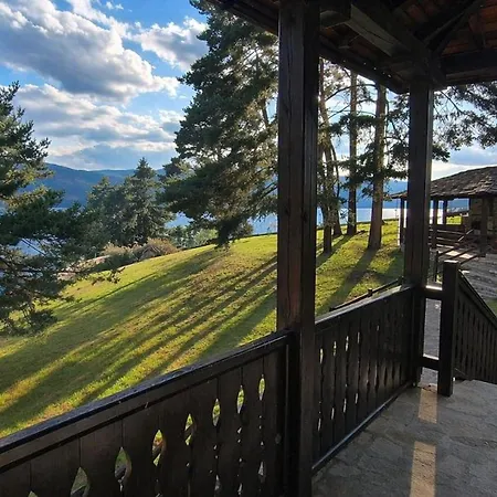 Holiday home лунен залив Dospat